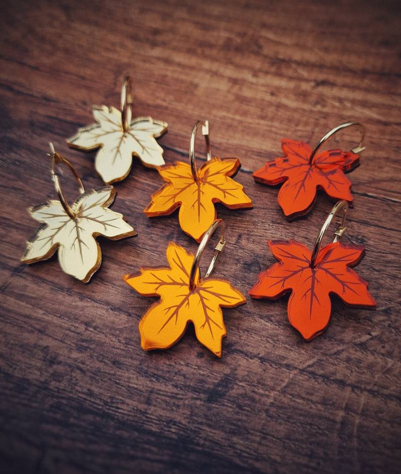 Ahornblatt Creolen | Laser-Cut Acryl Schmuck Herbstliche Hochzeit Herbst Ohrringe von AutumnAureliaUK