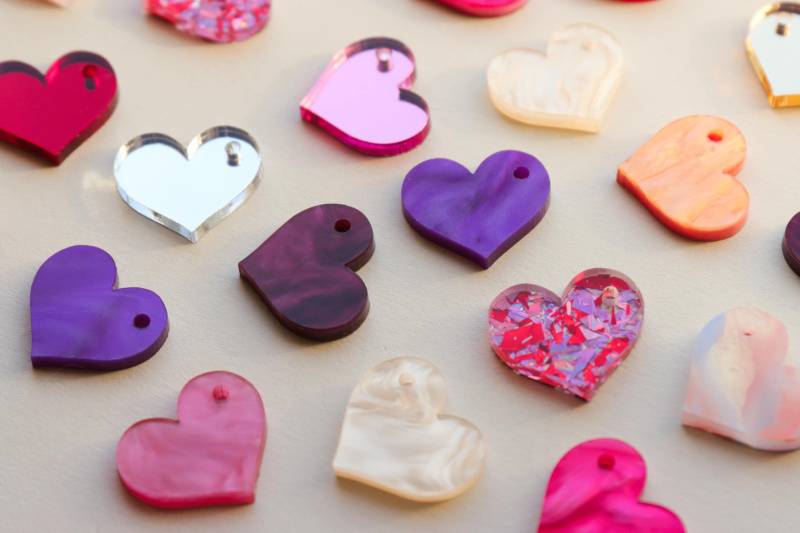 Acryl Herz Charm Ohrringe Mix & Match Creolen von AutumnAureliaUK