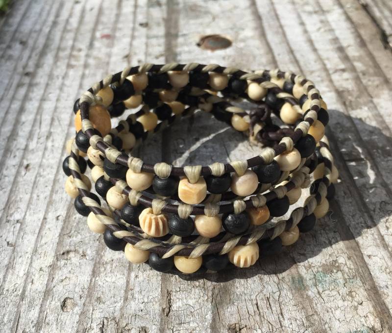 Boho-stil Perlen-Wickelarmband, Beachy Sommer-Armband, Leder Wickelarmband, Hippie-Armband, Boho-Leder Mit Gratis Kordel Tasche von AutumnDawnChicago