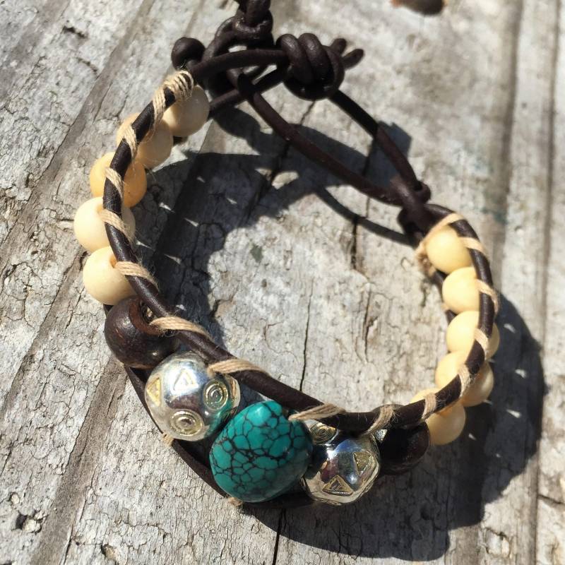 Türkis Boho-style Perlenarmband, Beachy Sommer Armband, Leder Wickelarmband, Hippie Armbänder, Boho Mit Gratis Kordelbeutel von AutumnDawnChicago