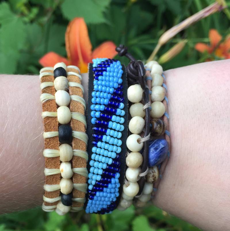 Wickelarmband Aus Leder Im Boho-stil Mit Gratis Kordelbeutel Beachy Sommer Armband, Wickelarmband, Hippie Armbänder von AutumnDawnChicago