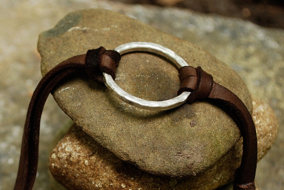 Endloses Kreis-Leder - Und Sterlingsilber-Armband Endloses Kreis-Leder - Und Sterlingsilber-Armband von AutumnSunJewelry