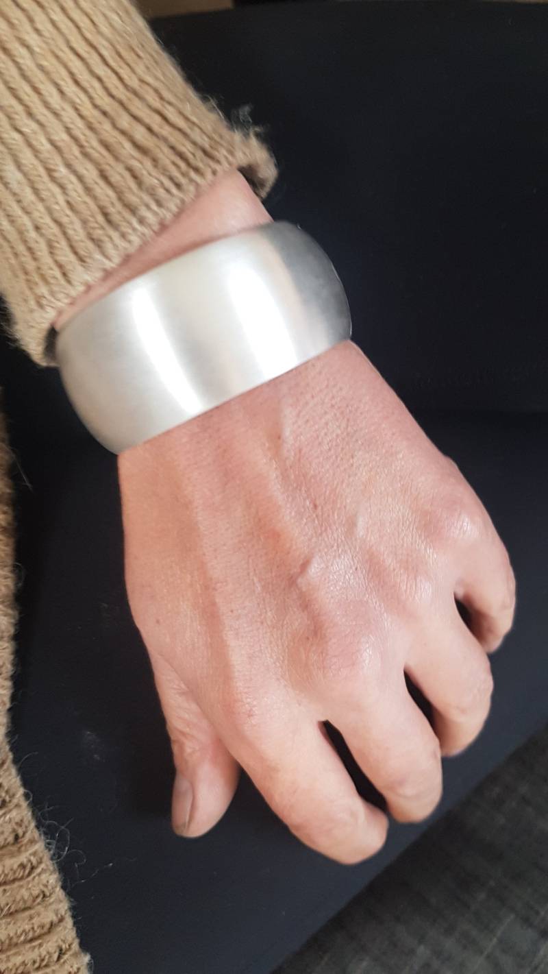 Breiter Silberarmreif Mit Verschluss von Auwaldschmiede