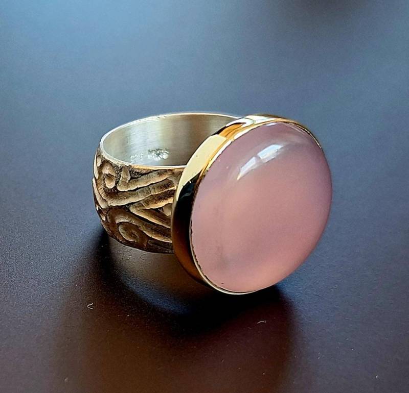 Chalcedonring Aus Silber Mit Goldfassung/ Handgefertigter Silberring Stein/ Solitär/ Unikatring von Auwaldschmiede