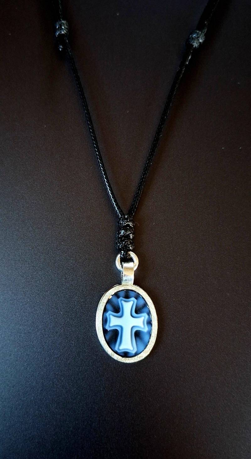 Handgearbeiteter Silberanhänger Kreuz/ Onyxgemme/ Kreuzanhänger/ Kette Mit Anhänger von Auwaldschmiede