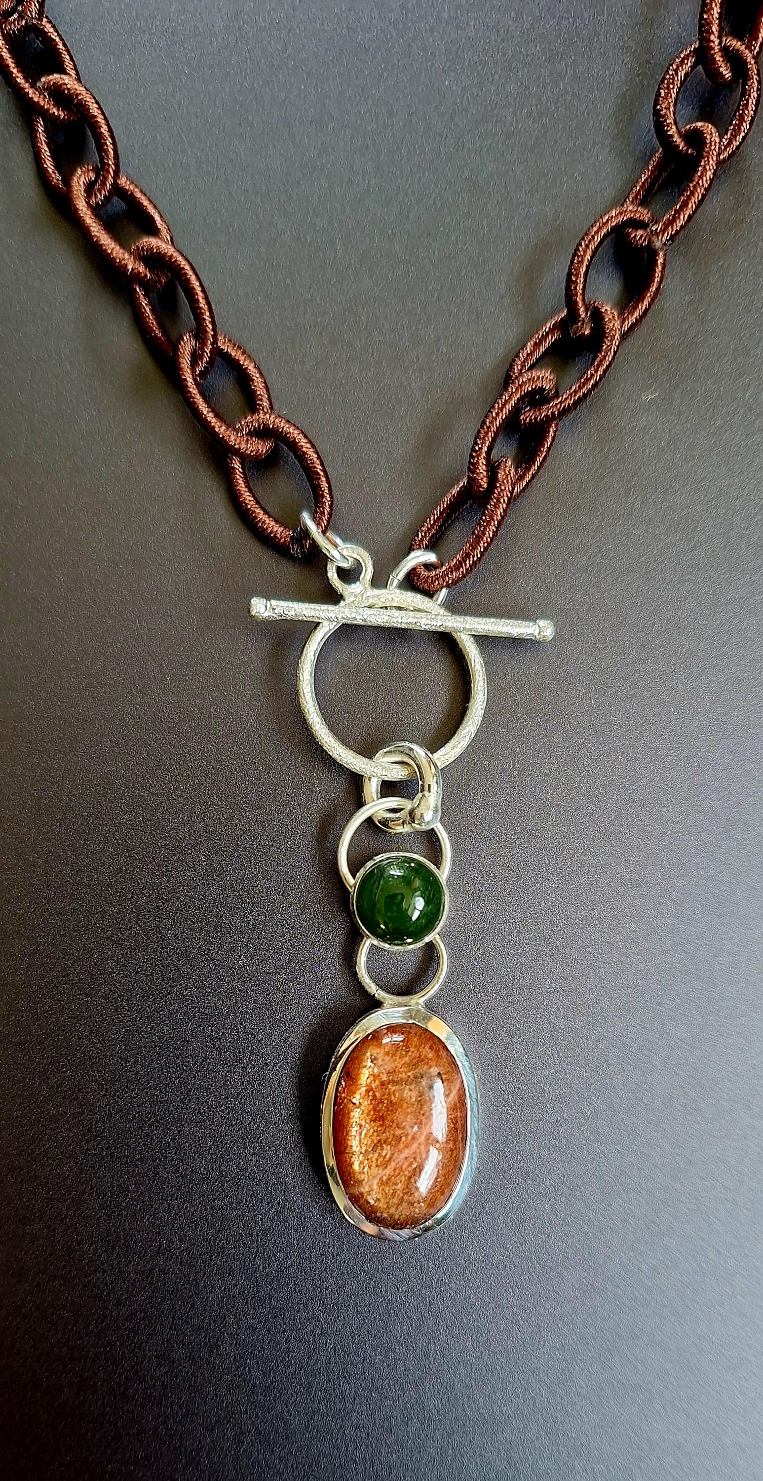 Handgearbeiteter Silberanhänger Mit Steinen An Polyesterkette. Einzelstück Handgearbeiteter Silberanhänger Mit Steinen An Polyesterkette. Einzelstück von Auwaldschmiede