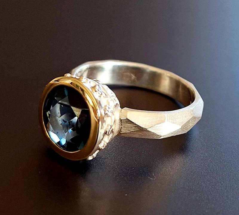 Silberring Mit 585 Gold Und Topas/ Topasring/ Solitär/ Handgearbeitetes Einzelstück/ Goldschmiedearbeit/ Unikat/ Verlobungsring von Auwaldschmiede