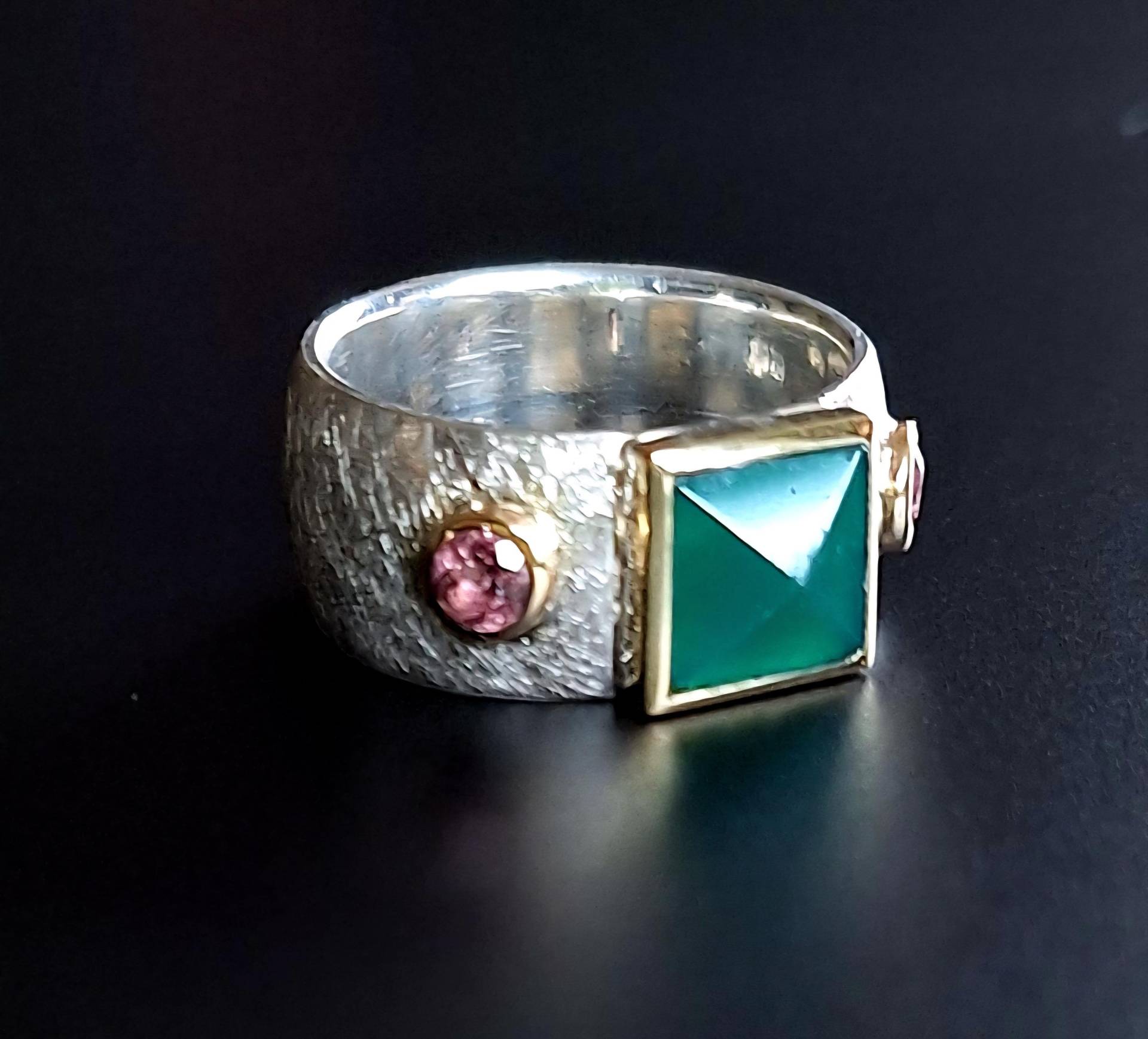 Silberring Mit 585 Gold & Grünachat Rosa Turmalinen/ Handgearbeitetes Unikat/ Achatring/ Turmalinring/ Statemenring von Auwaldschmiede