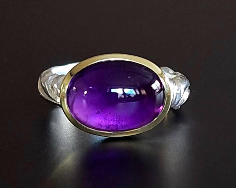 Wunderschöner Amethystring Aus Silber Mit 585 Goldfassung von Auwaldschmiede
