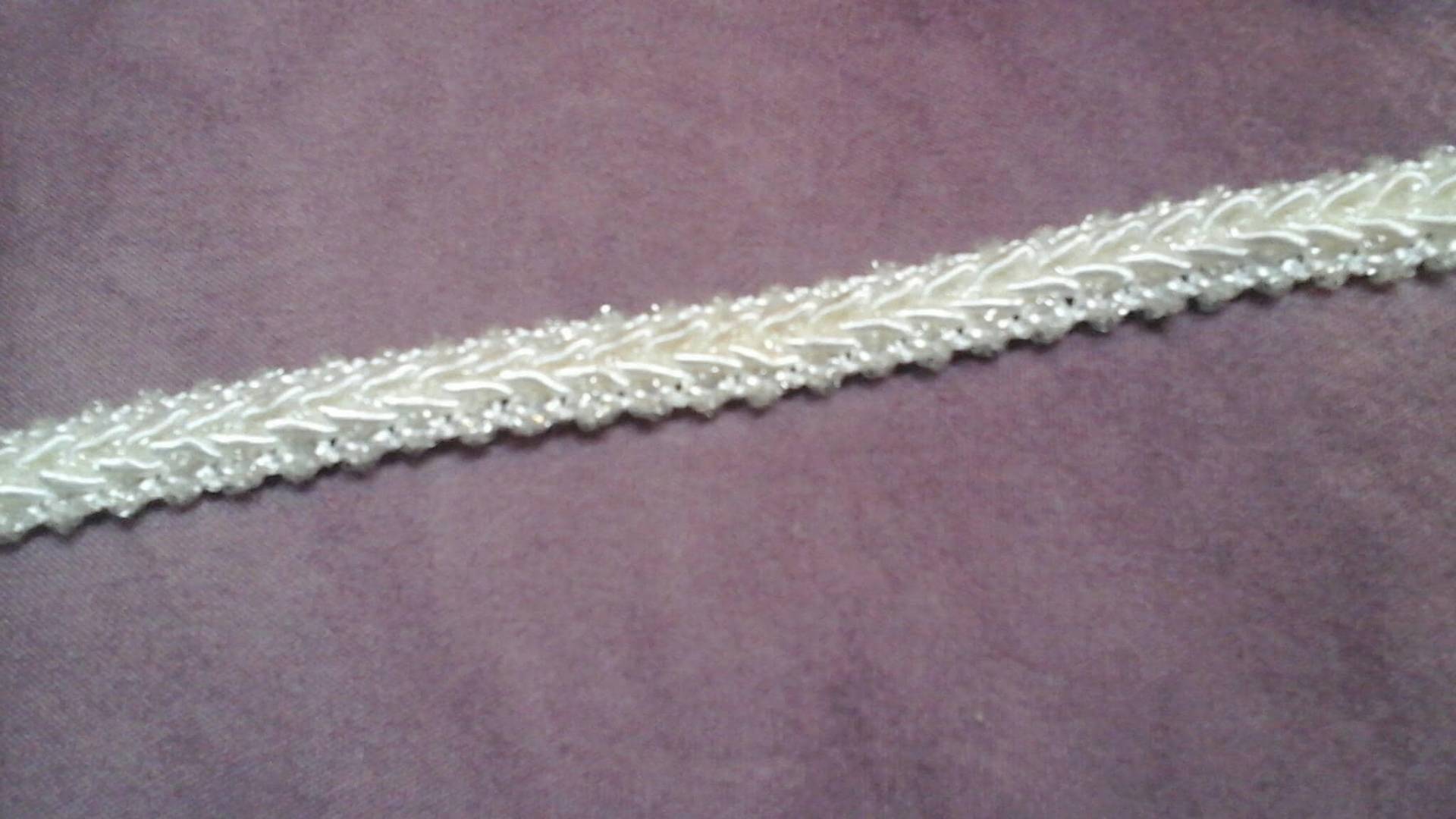 Kleiner Weißer Streifen Mit Einer Breite Von 1cm Aus Seide Und Waschbarer Sisal Meterverkauft Kleiner Weißer Streifen Mit Einer Breite Von 1cm Aus Seide Und Waschbarer Sisal Meterverkauft von AuxVieillesDentelles
