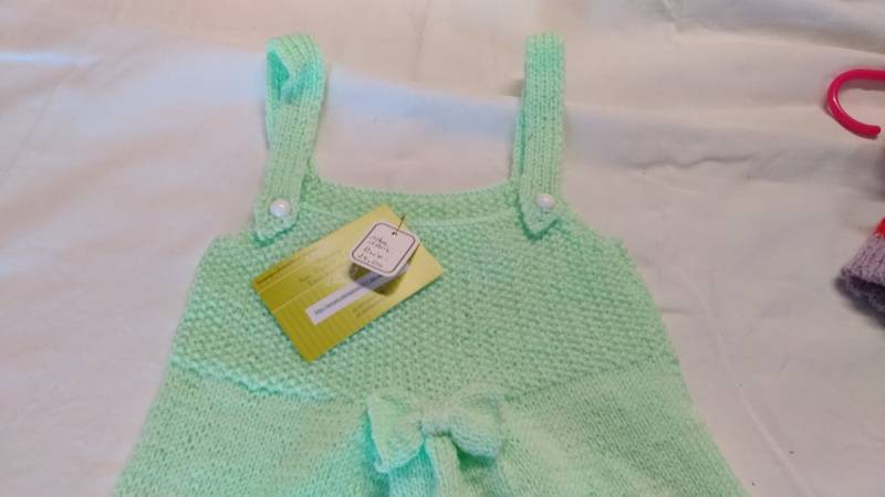 Pastellgrünes Kleid Für Ungezogenes Kleines Mädchen von Auxpaysdelalaine