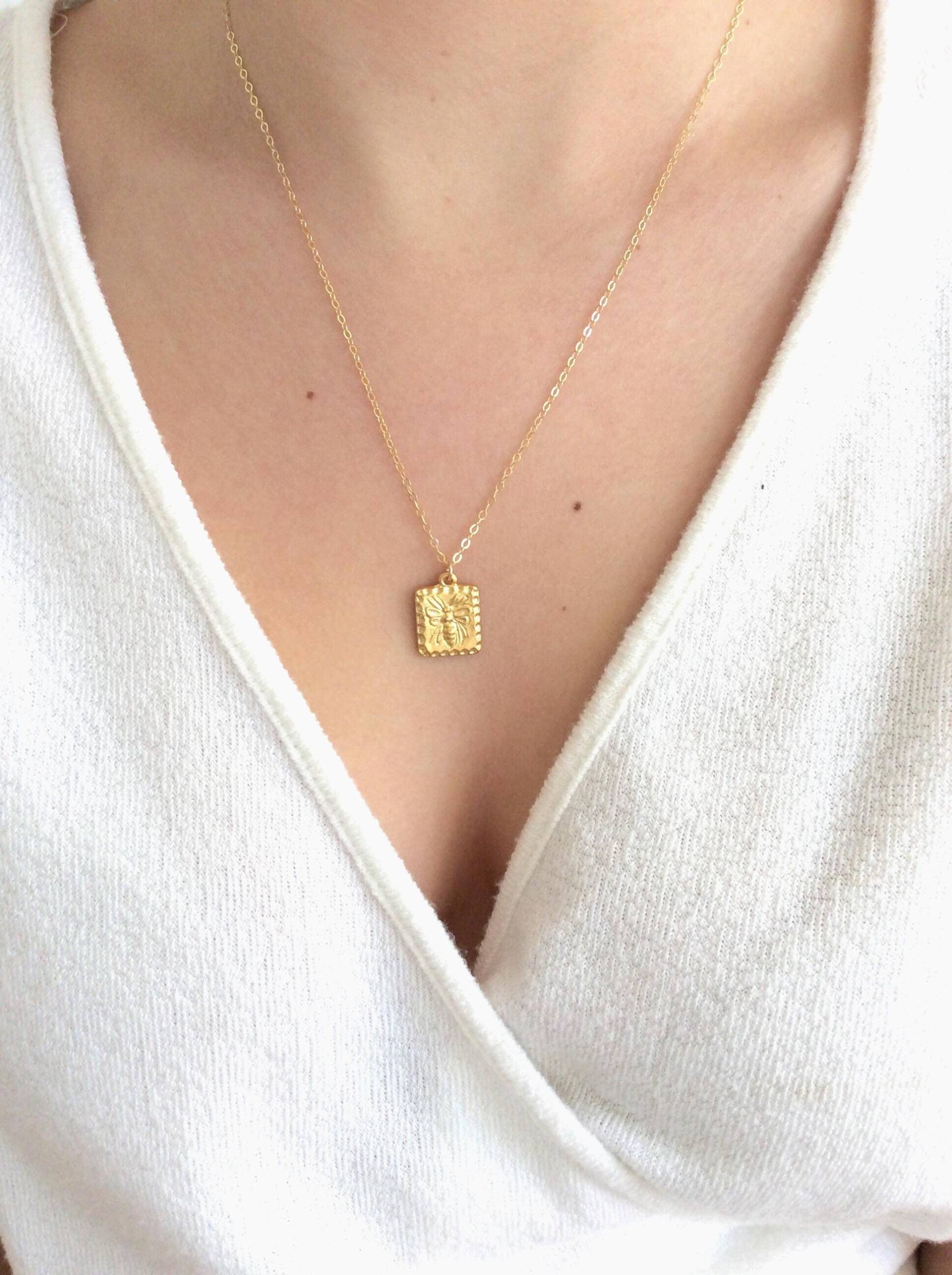 Gold Bienen Halskette, Bienenkönigin Minimalist, Zierliche Geschenke Für Sie, Halsketten Frauen von AvaHopeDesigns