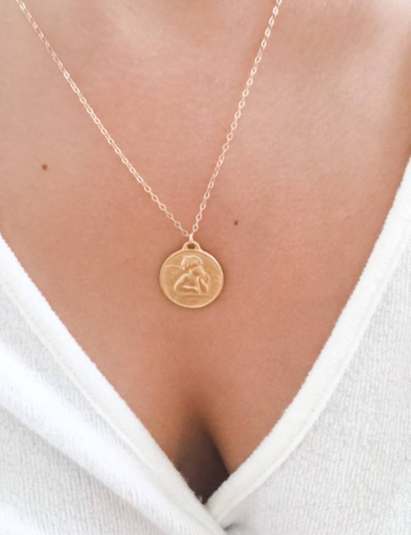 Zierliche Gold Engel Halskette 14K Filled Ankerkette von AvaHopeDesigns