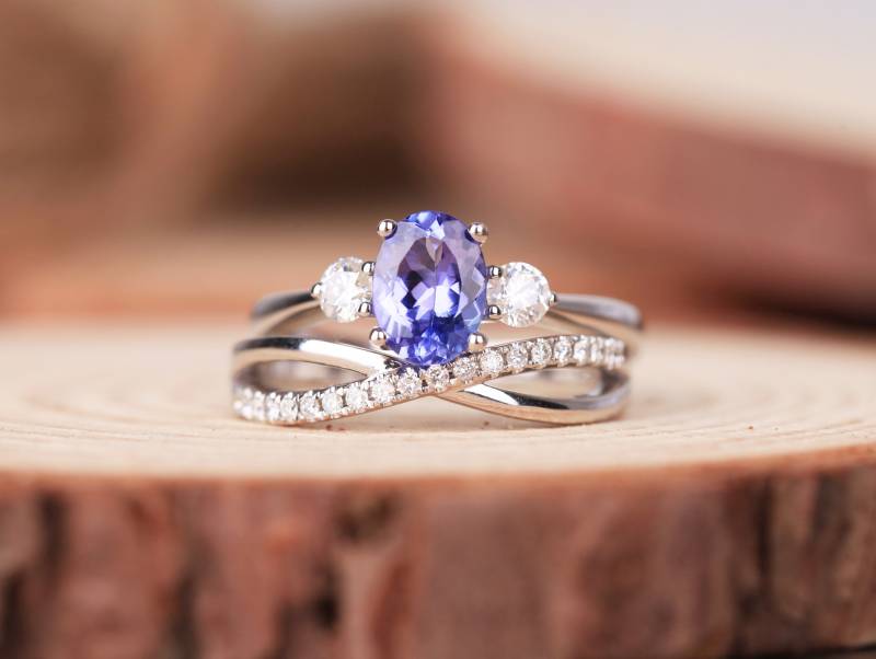 Natürliche Tanzanite Oval Verlobungsring, Mossianit Ehering Set 5 7mm Ring 2Pcs Braut Set, 14K Gold von AvaSpace