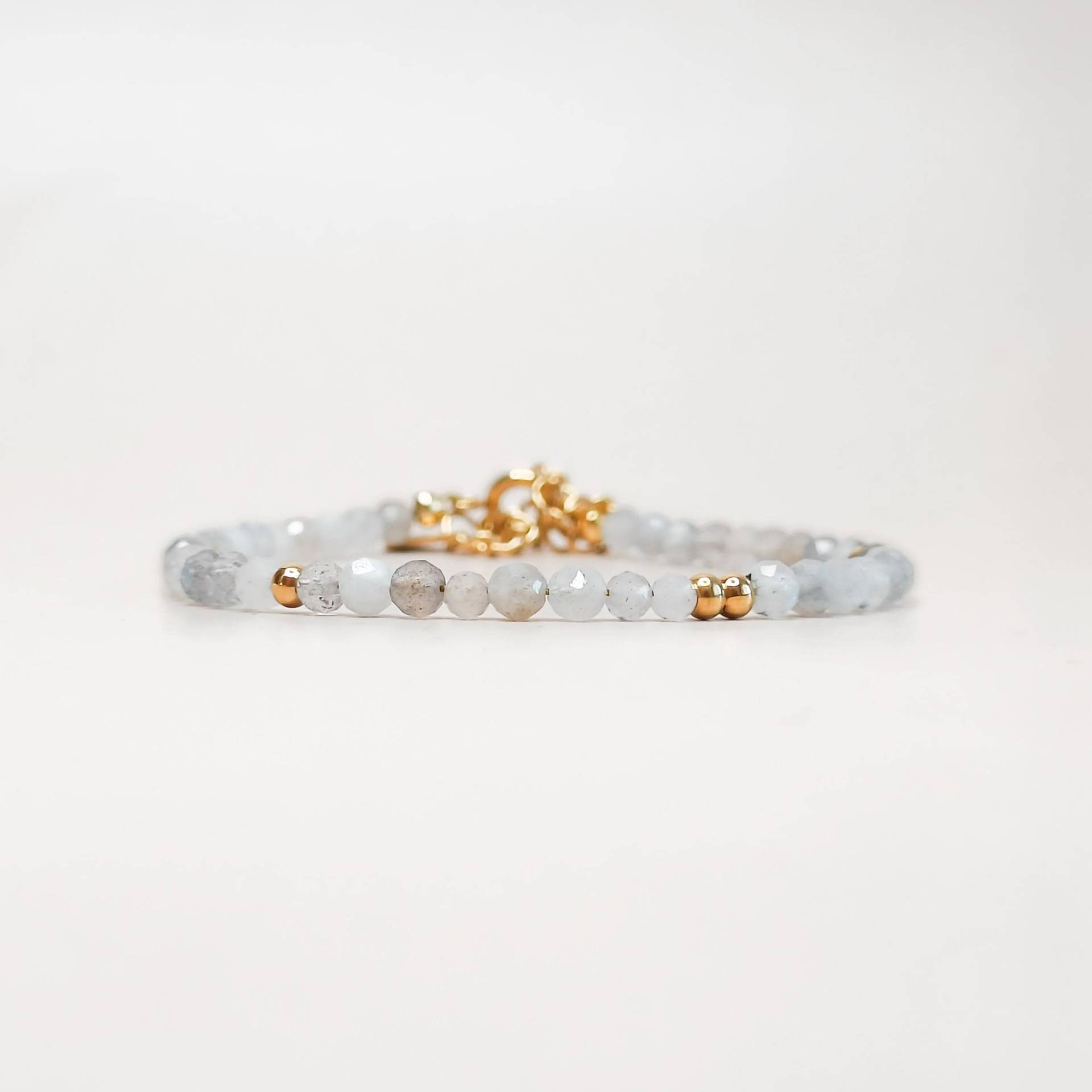 Ava & Imber | Funkelndes Labradorit-Armband Graues Edelsteinarmband Mit 3 Mm Facettierten Edelsteinen Verstellbares, Dezentes Perlenarmband von AvaandImber