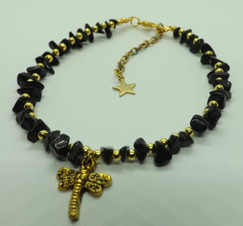 Black Onyx Edelstein Chip Perlen Gold Tönen Libelle Charme Fußkettchen Knöchel Armband Strand von AvalonSunsetDesigns