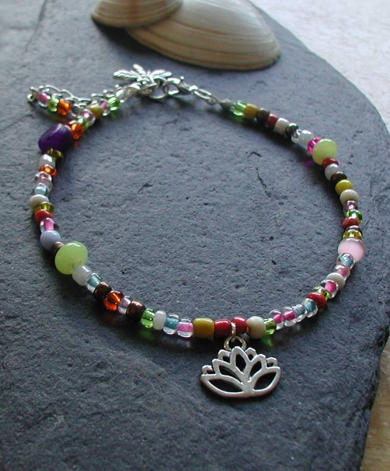 Bunte Glasperlen Lotus Blume Fußkettchen Knöchel Armband Hippie Boho Surf Festival Strand von AvalonSunsetDesigns