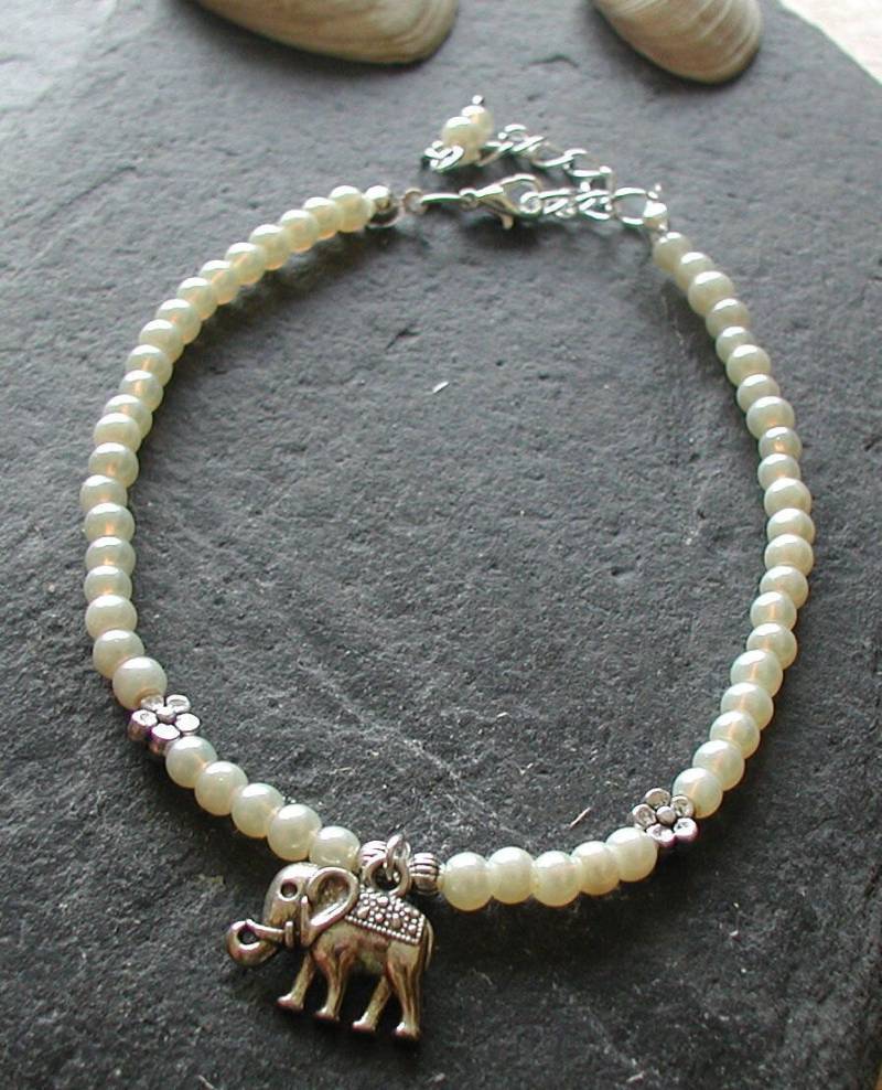Elfenbein Glasperlen Perle Elefant Charm Fußkettchen Knöchel-Armband von AvalonSunsetDesigns