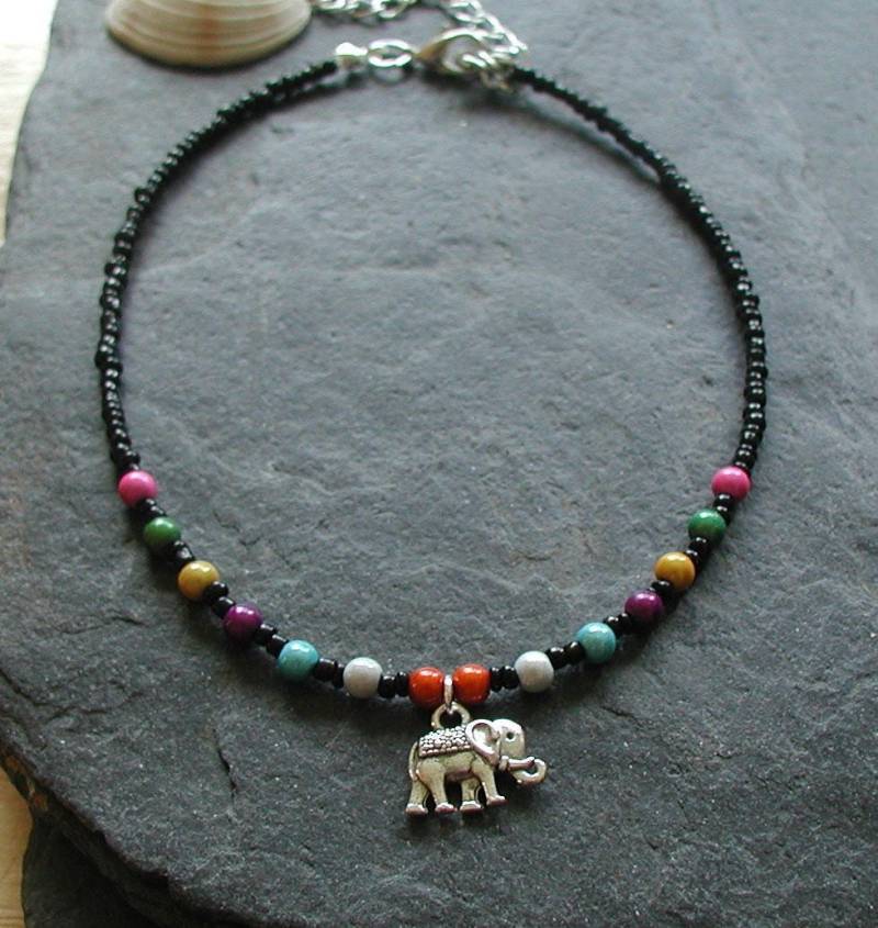 Schwarze Perlen Chakra Elefant Charme Fußkettchen Armband von AvalonSunsetDesigns