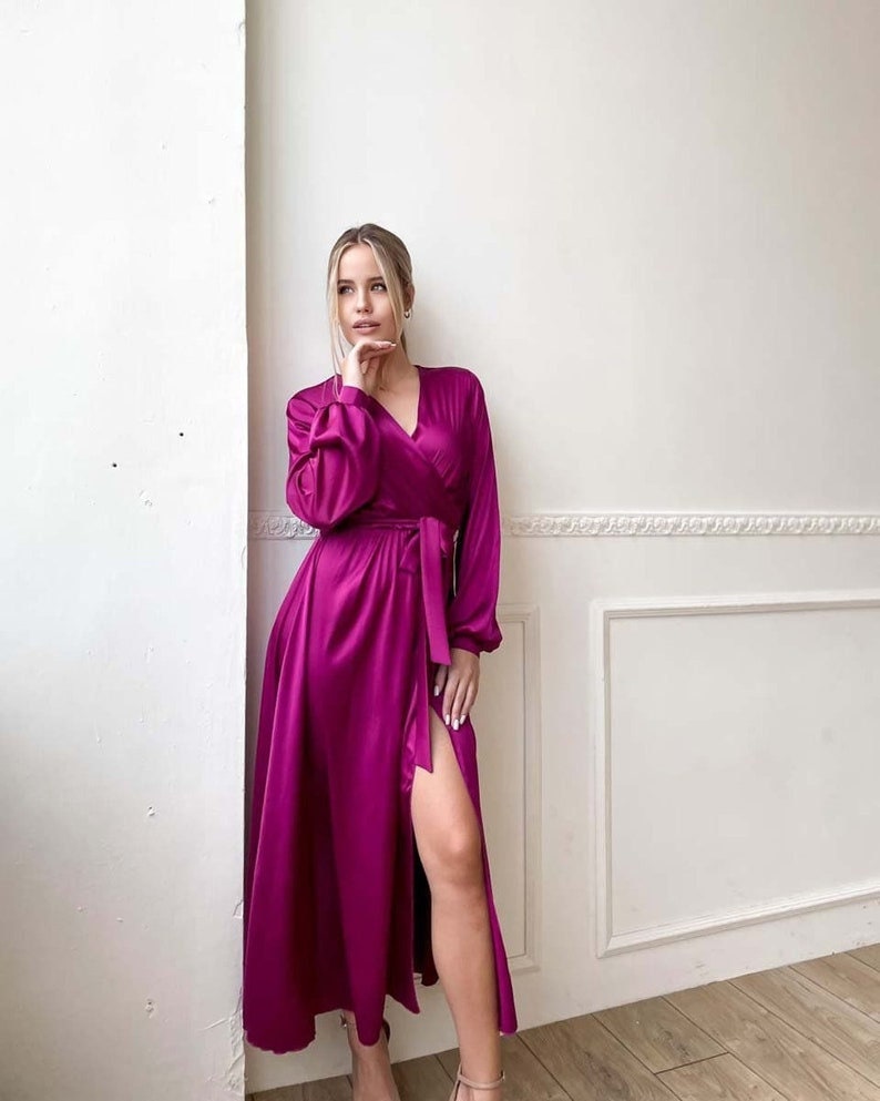 Fuchsia Midi Wickelkleid, Seiden Ausgestelltes Kleid, Cocktailkleid Für Besondere Anlässe, Abend Schlitz V Ausschnitt Fließendes Kleid Mit Langen von AvantArtStudio