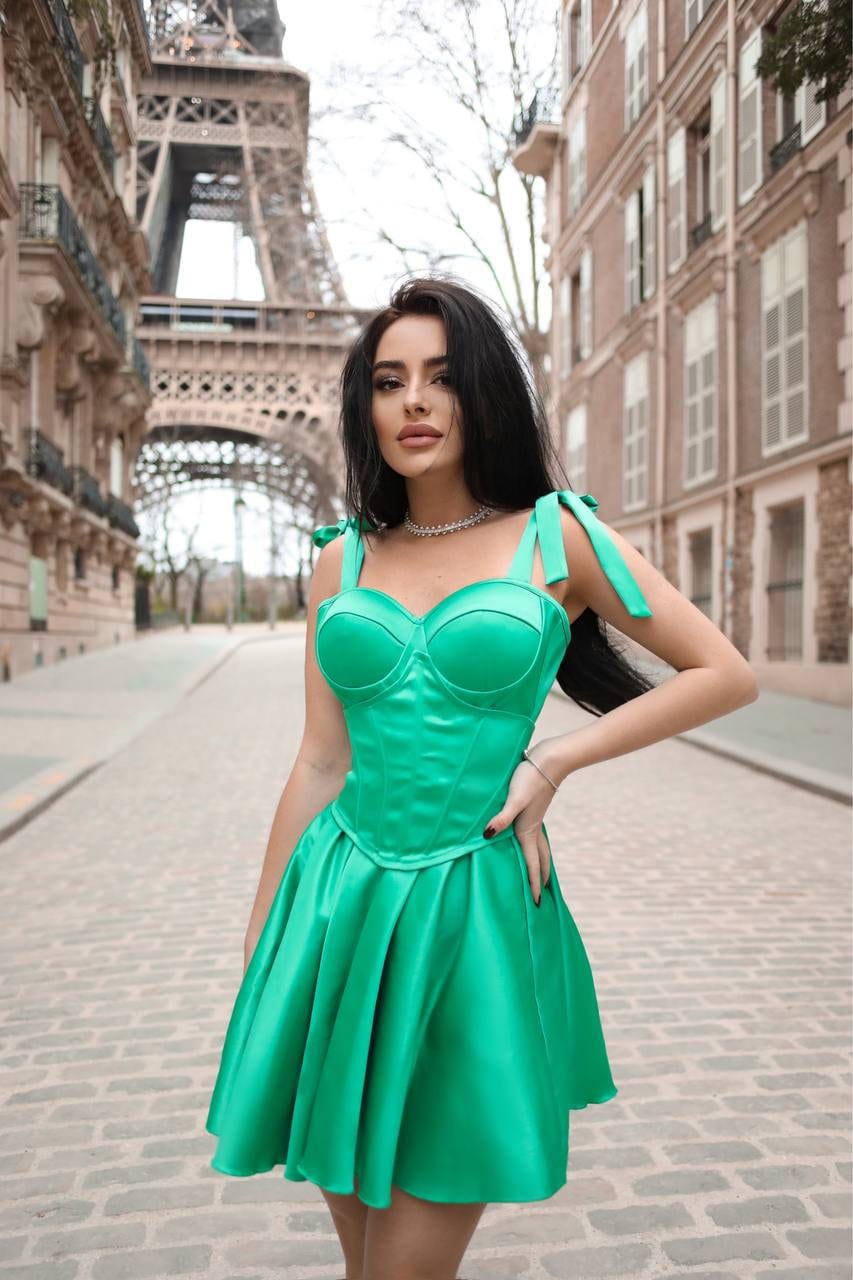 Mini Smaragdgrünes Kleid, Satingrünes Minikleid, Korsett Vollkreiskleid, Minikleid Mit Trägern von AvantArtStudio