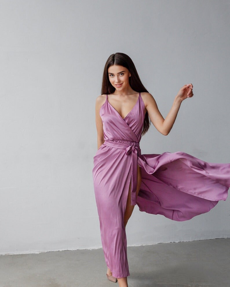 Puderfarbenes Ausgestelltes Kleid, Seidenmidikleid, Brautjungfer Wickelkleid, Geburtstagspartykleid, Midikleid Ärmellos, Hochgeschlitztes von AvantArtStudio