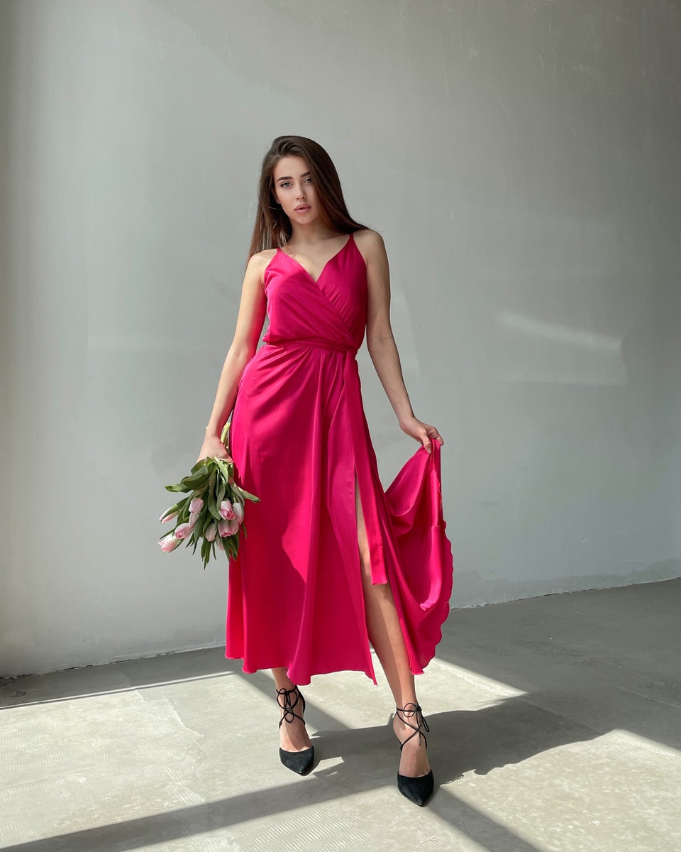 Rotes Wickel-Seidenkleid, Midi-Wickelkleid, Rotes Kleid Mit Schlitz, Ärmelloses Seidenkleid, Fließendes Kleid, Seidenmidikleid Damen von AvantArtStudio