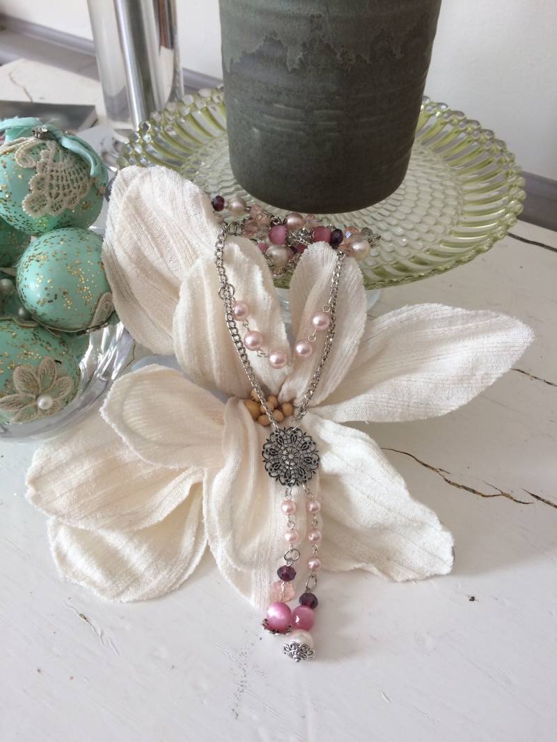 Rosa Perlenkette Handgemachter Schmuck Im Vintage-stil von AvantCarde