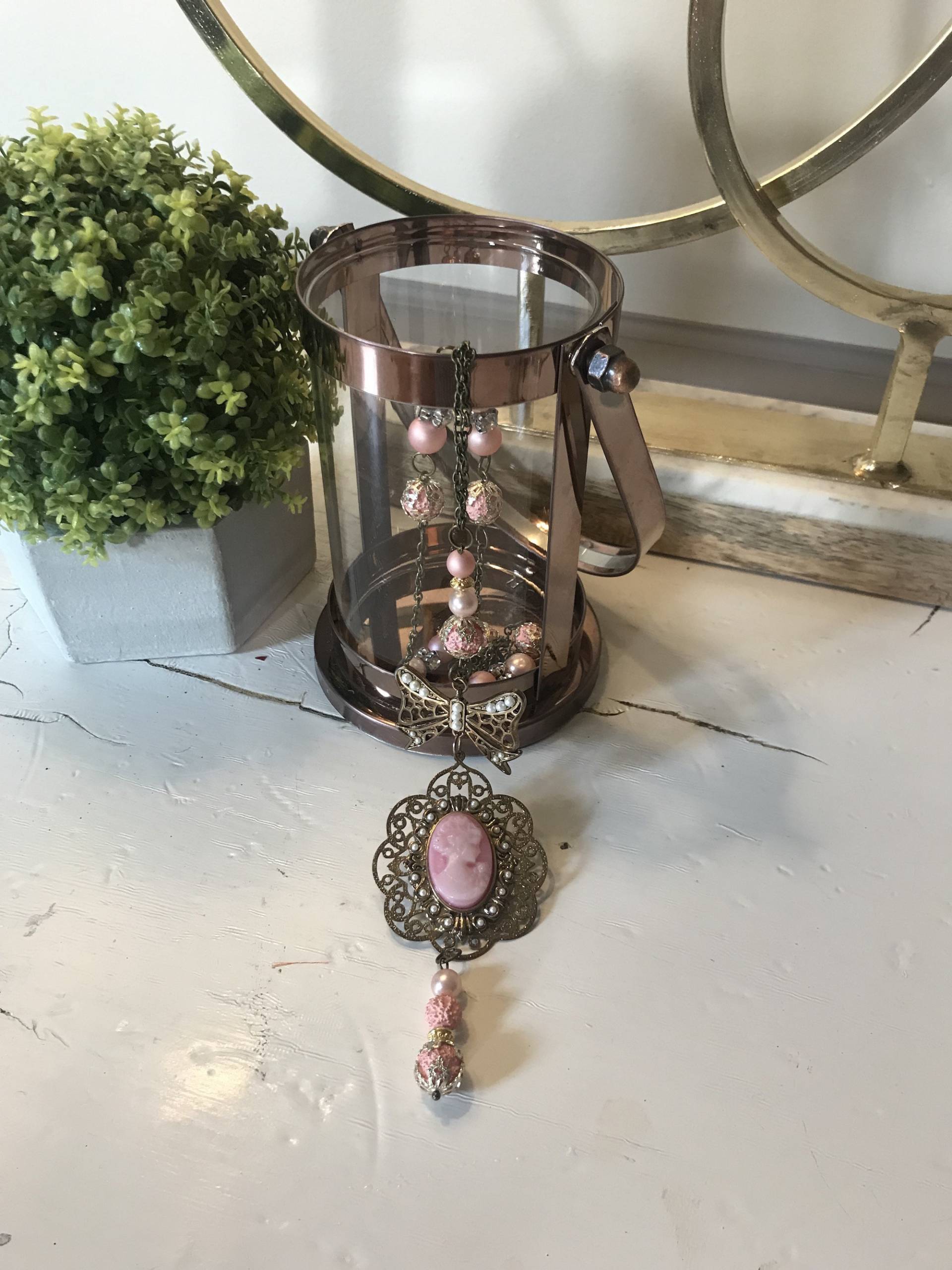 Upcycled Victorian Style Halskette Handgemachter Wiederverwendeter Schmuck von AvantCarde