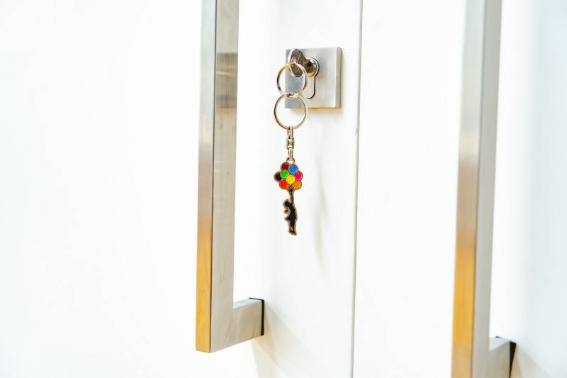 AvantgART Schlüsselanhänger Schlüsselanhänger von Banksy, Girl with Balloon, Banksy Kunstdruck von AvantgART