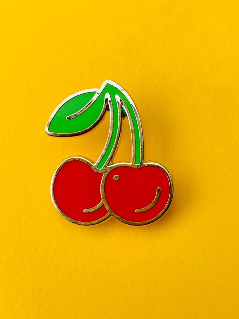 Ein Süßer Kirsch Emaille Pin, Ein Perfektes Geschenk Für Deine Fruchtigen Freunde von AvasGlitterGirls
