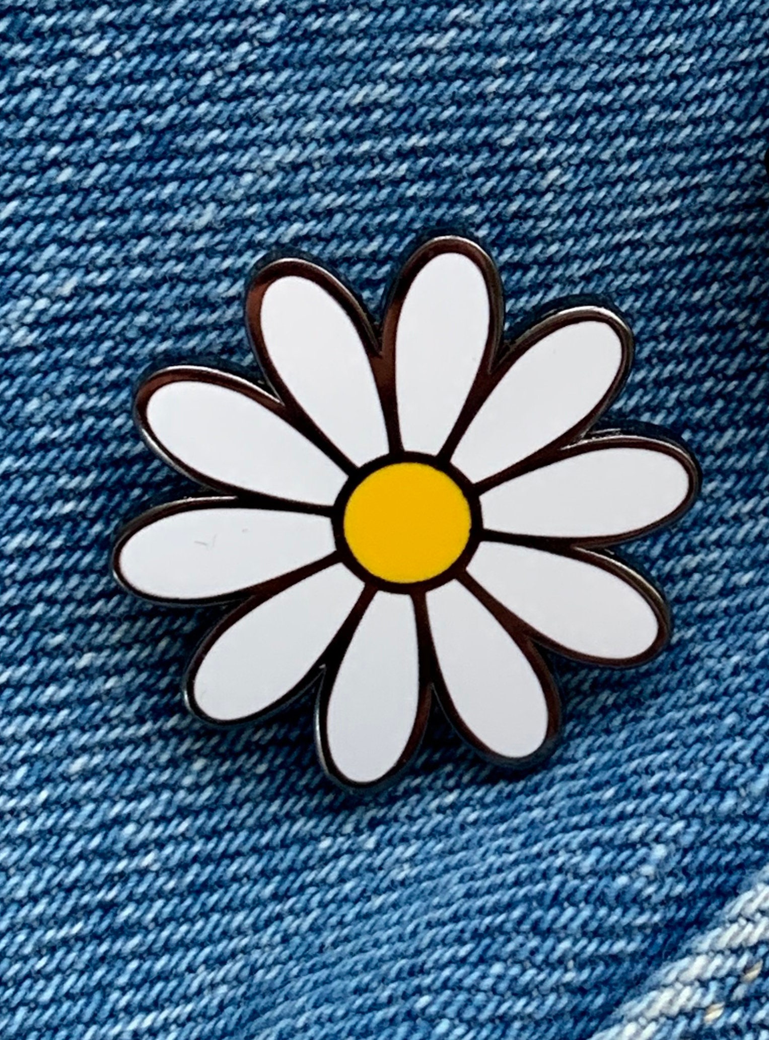 White Daisy Hard Emaille Pin Anstecker, Ein Tolles Geschenk Für Blumenfeen von AvasGlitterGirls