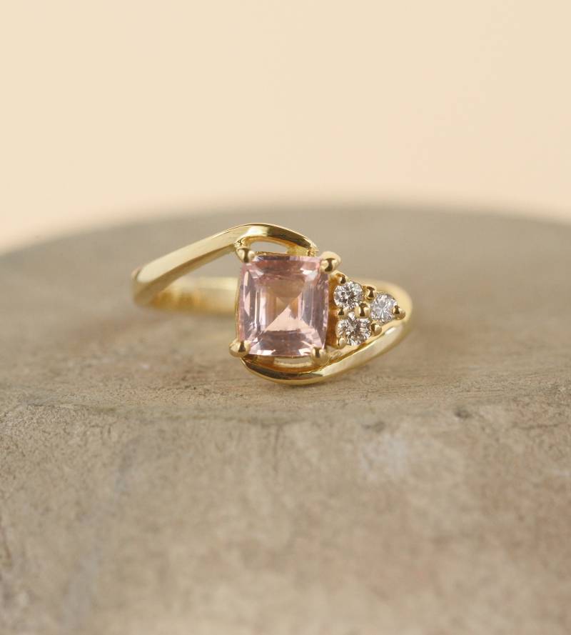 Rosa Saphir-Ring in 9 Ct Gelbgold von Avasca