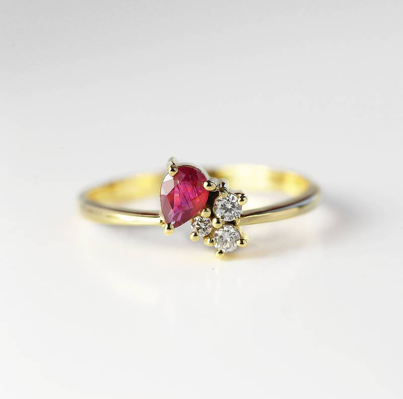 Rubin Ring in 9 Ct Gelbgold von Avasca