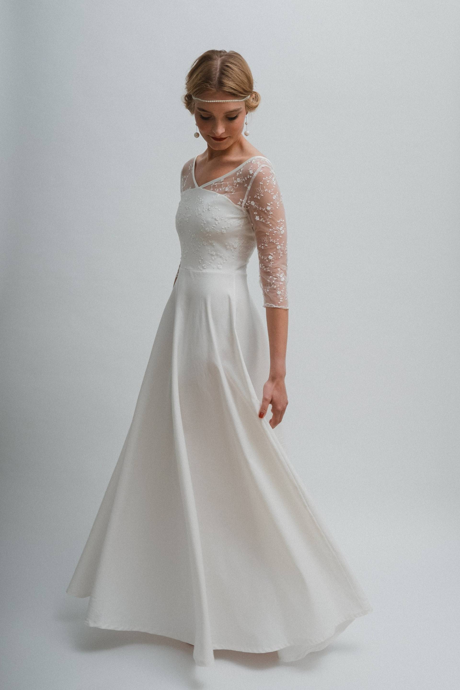 Brautkleid Lang "Ella" V-Ausschnitt Und Ärmel von AveevABoutique