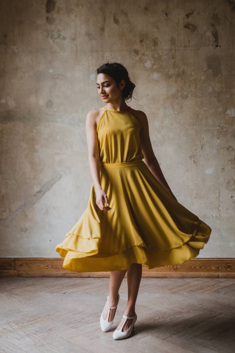 Crepèkleid "Tanzmarie" Chiffonkleid Senfgelb von AveevABoutique