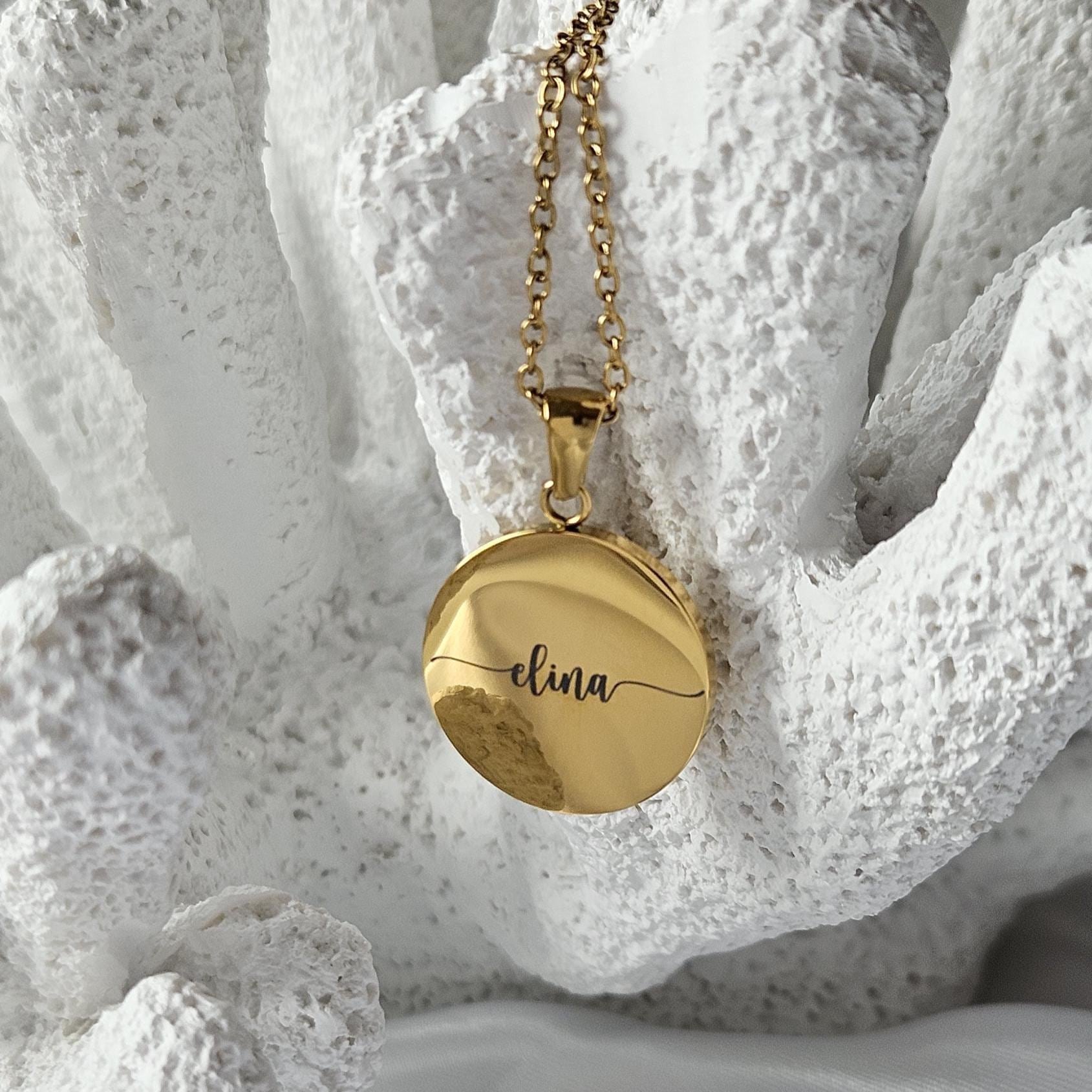 Bedeutungsvolle "Personalisierte Edelstahl Halskette Name Gravur Anhänger 50 cm Ideales Geschenk Für Geburtstag, Taufe, Konfirmation" Bedeutungsvolle "Personalisierte Edelstahl Halskette Name Gravur Anhänger 50 cm Ideales Geschenk Für Geburtstag, Taufe, Konfirmation" von AvellineJewelry