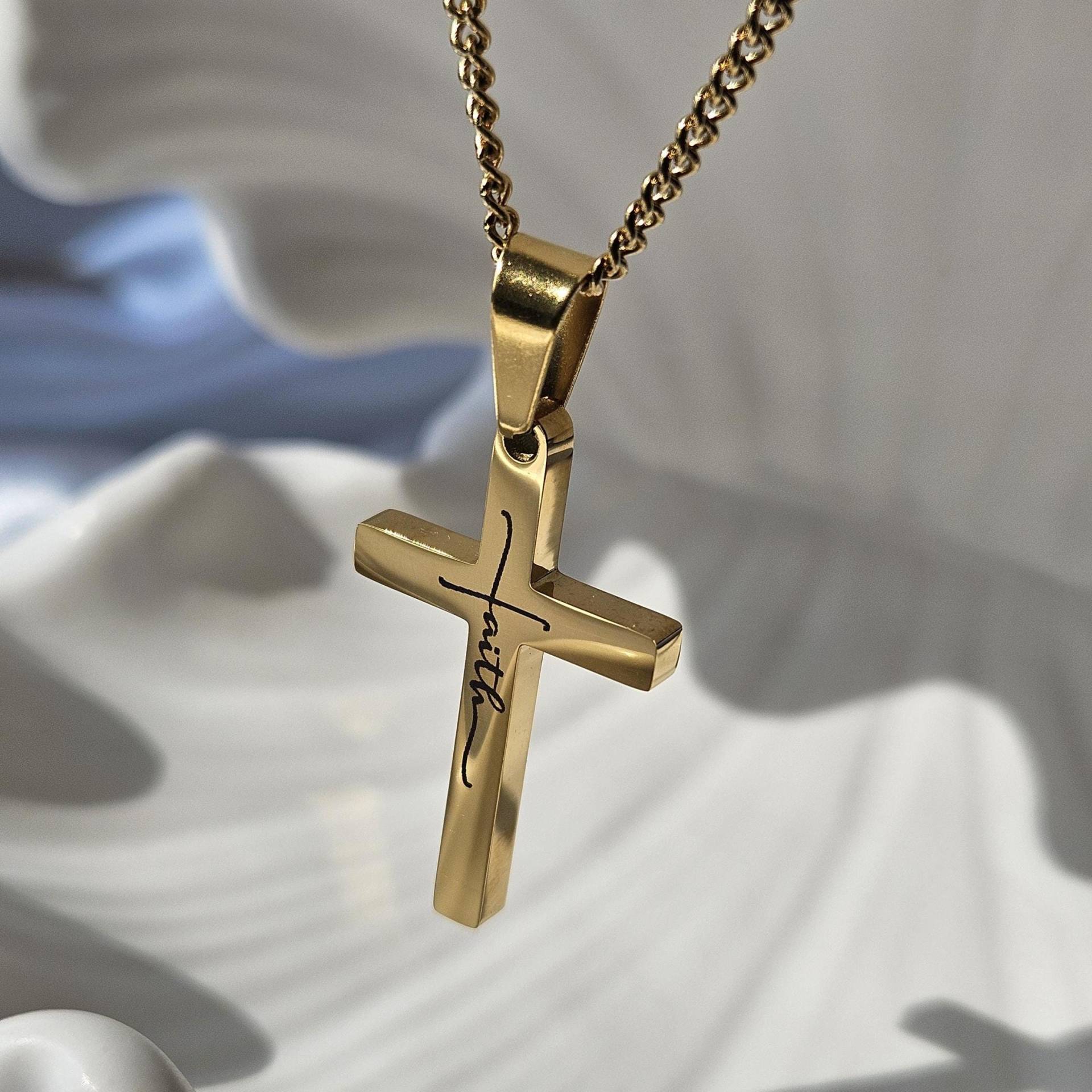 Kreuz Anhänger „Faith" Aus 18K Edelstahl Vergoldet - Personalisierbar Mit Gravur Geschenk Zur Taufe, Kommunion, Konfirmation Kreuz Anhänger „Faith" Aus 18K Edelstahl Vergoldet - Personalisierbar Mit Gravur Geschenk Zur Taufe, Kommunion, Konfirmation von AvellineJewelry