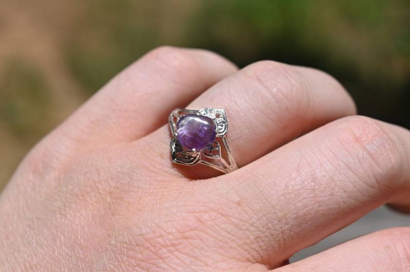 Verlobungsring Amethyst Ring Rohstein Lila Edelstein Uncut Unikat Ehering Sterling Silber Avello Größe 6 Geschenk von Avello