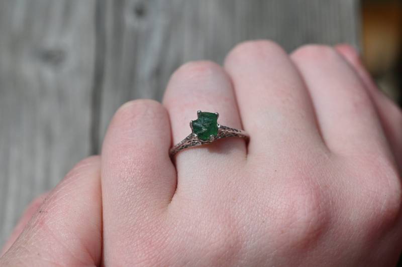 Einzigartiger Natürlicher Roher Smaragdring Saphir-Verlobungsring Rauer Smaragd Und Saphir-Hochzeitsbandjubiläumsgeschenk Für Frau Geschenk von Avello