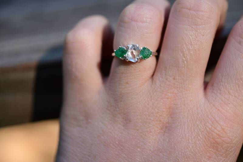 Natürlicher Smaragdring, Natürlicher Rohsteinring, Smaragd Und Herkimer Diamant, Einzigartiger Rauer Smaragdring von Avello