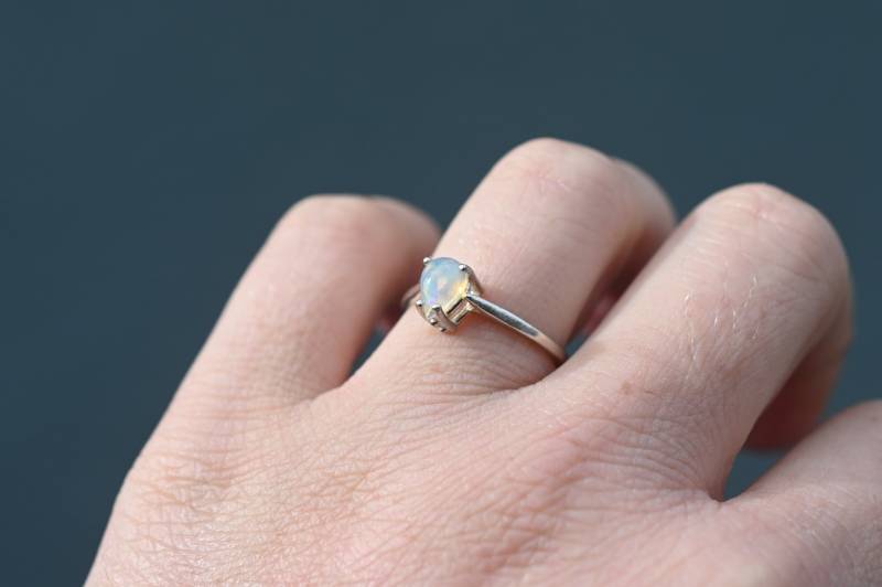 Opalring Rohstein Verlobungsring Natürlicher Opal Schmuck Boho Edelstein Ring Größe 6 Avello American Made von Avello