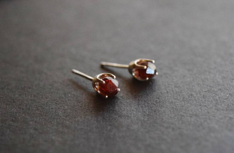 Verlobungsring Roher Granat Ohrstecker Natur Alaska Granate von Avello