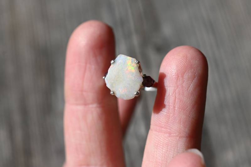 Roher Opal Verlobungsring Sterling Silber Band, Boho Edelstein Roher Opal Verlobungsring Sterling Silber Band, Boho Edelstein von Avello