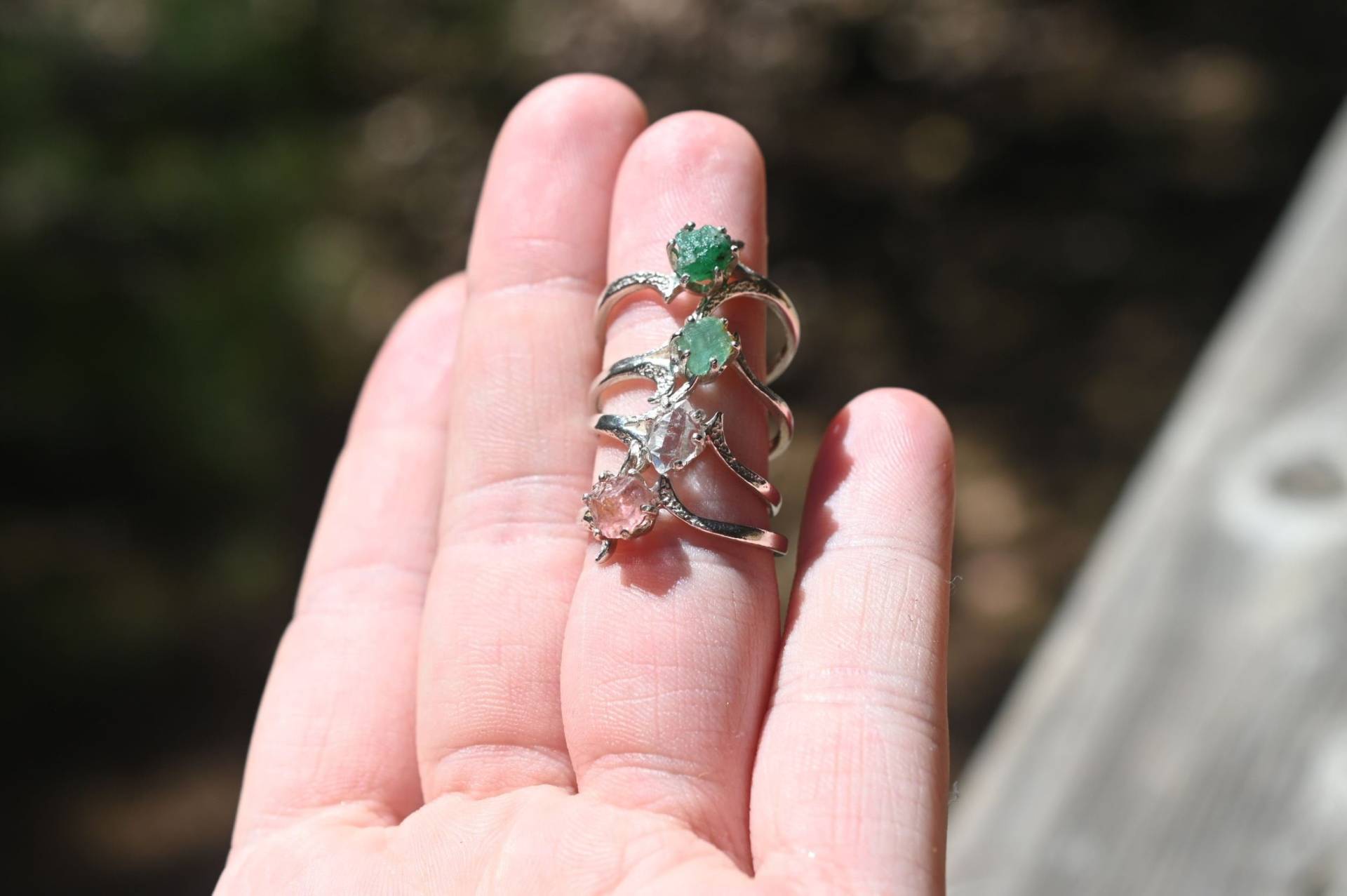 Smaragd Herkimer Diamant Turmalin Montana Saphir Traubenachat Einzigartiger Verlobungsring Roher Boho Schmuck Größe 3 4 5 6 7 8 9 10 11 12 13 Smaragd Herkimer Diamant Turmalin Montana Saphir Traubenachat Einzigartiger Verlobungsring Roher Boho Schmuck Größe 3 4 5 6 7 8 9 10 11 12 13 von Avello