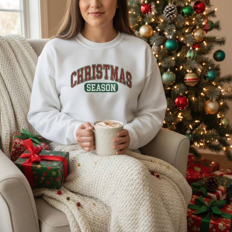 Cozy Sporty Christmas Sweatshirt - Unisex Holiday Sweater For December 25Th | Soft, Stylish Gift von AvenoirTheShop