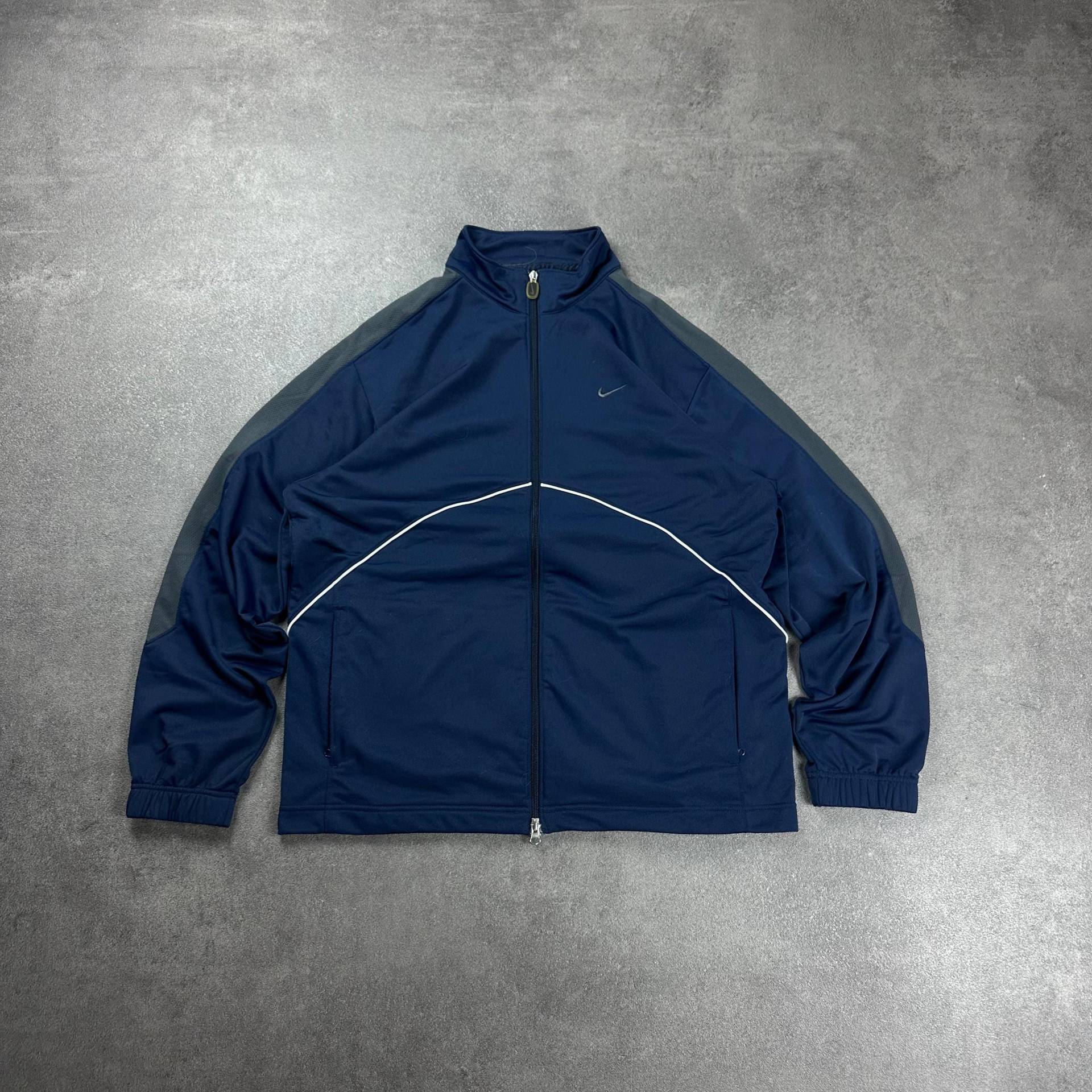 Vintage Nike Trainingsjacke [L] von AvenuesCollectiv