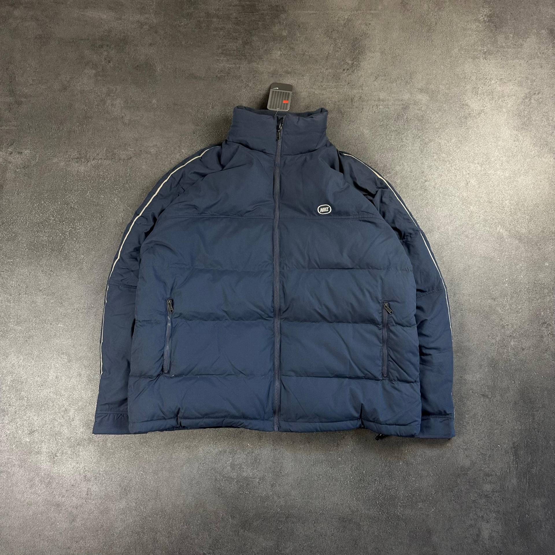 Vintage Nike Y2K Puffer Jacke [M, L&xl] von AvenuesCollectiv