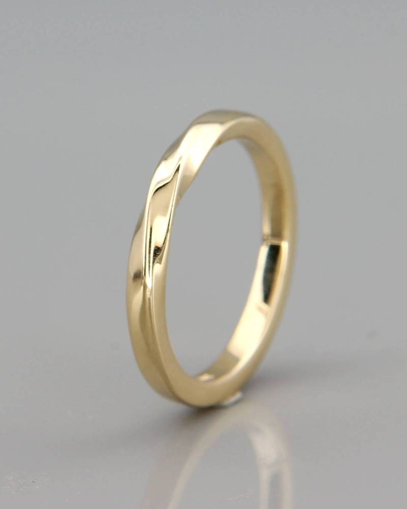 14K Gold Möbius Frauen Ehering | Handgemachte Massiver 14K in Stil 2mm, 3mm, 4mm, 5mm von AverieJewelry