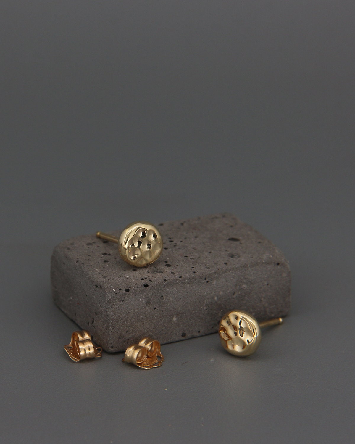 14K Recycled Gold Ohrstecker | Gehämmertes Massives Recyclinggold 4 Mm 5 6 7 Recyceltes Ohrringe von AverieJewelry